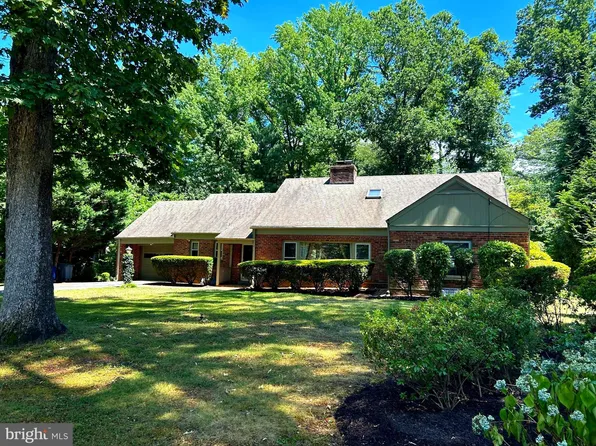 3035 Cedarwood Ln, Falls Church, VA 22042