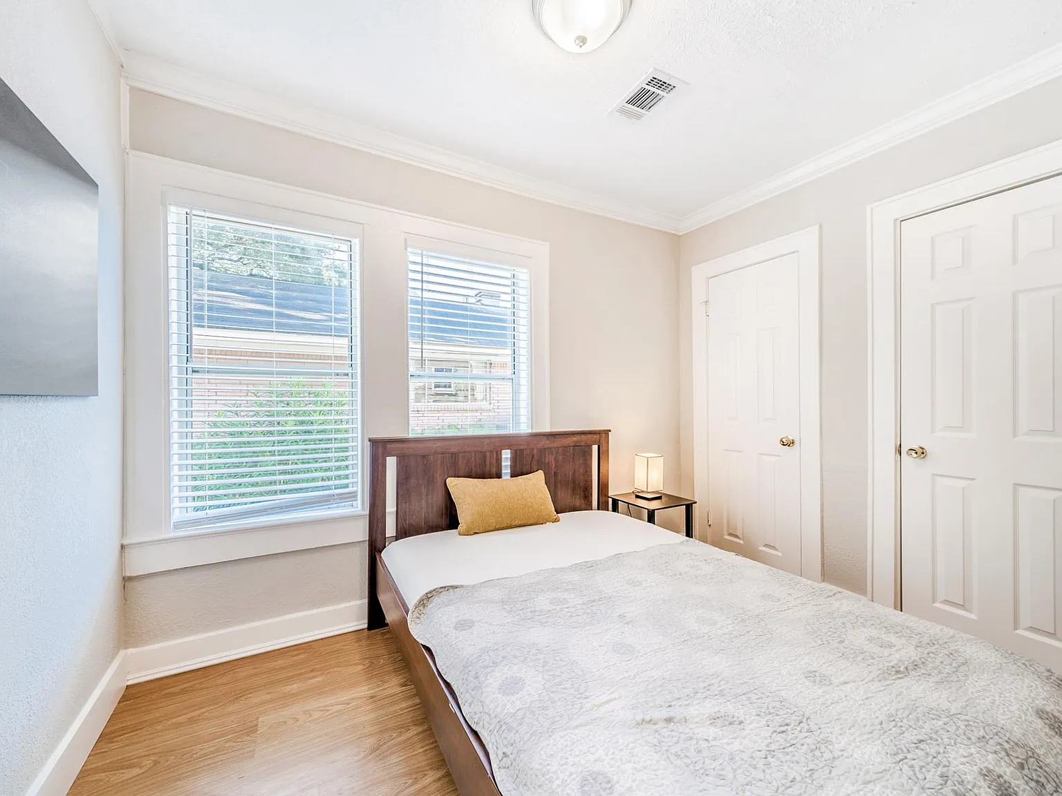 4 bed, 2.0 bath, 1682 sqft, $650 — Photo 2