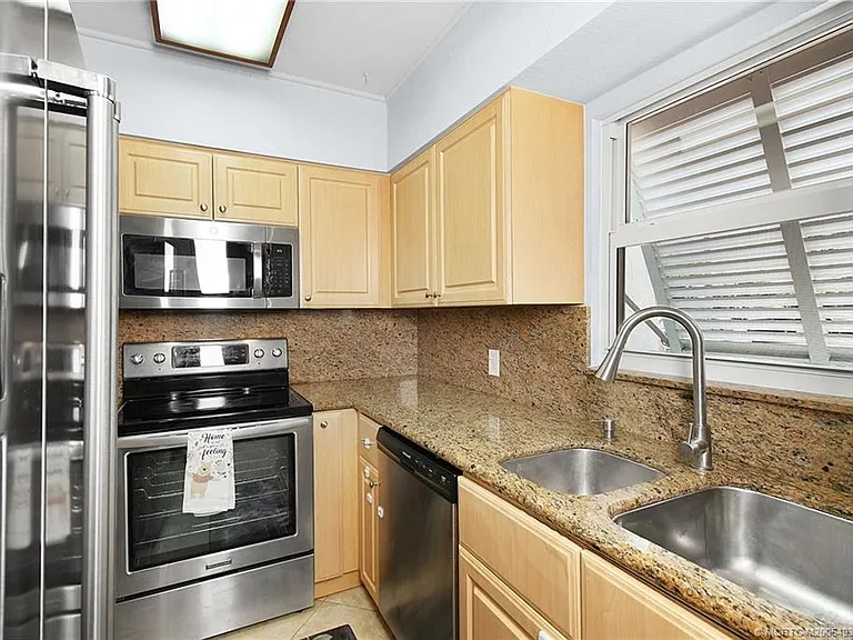3129 SE Indian St #3 — Photo 8
