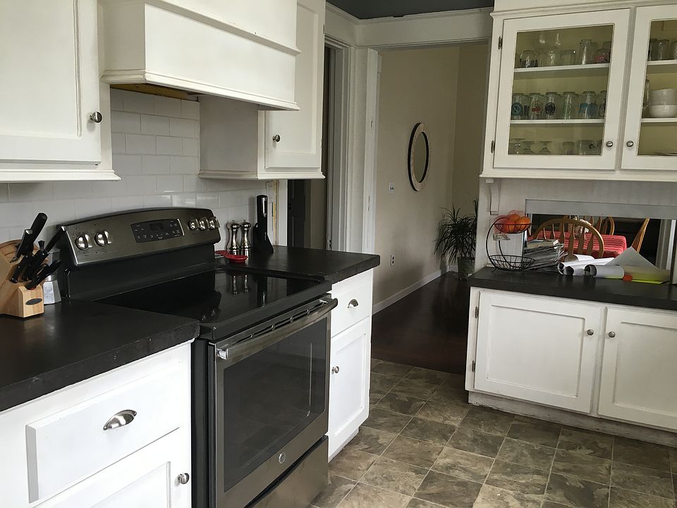 2nd image of 303 23rd St NE