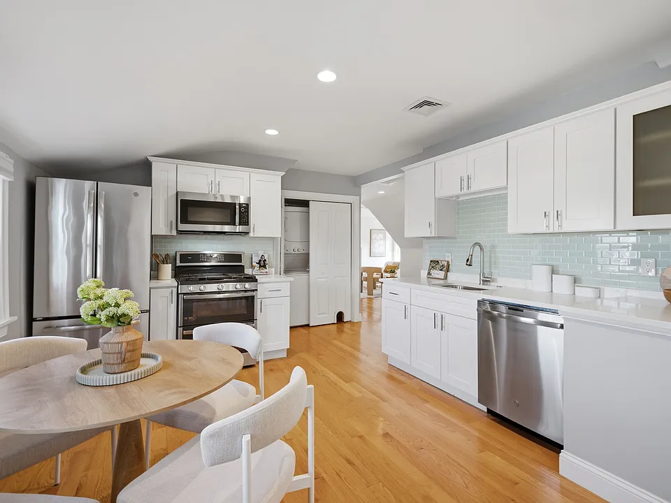 9 Hicks Ave #3