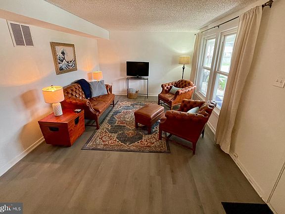 3rd image of 1544 Violet Dr