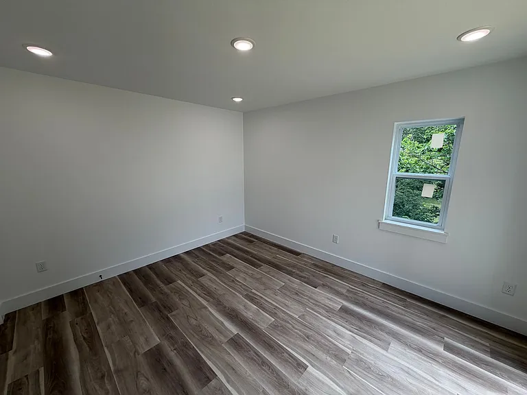 916 N Sang Ave #B — Photo 16