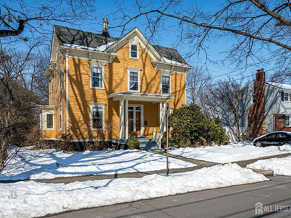 5th image of 52 Spring St