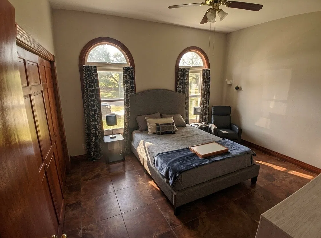 1 bed, 2483 sqft, $1,000 — Photo 2