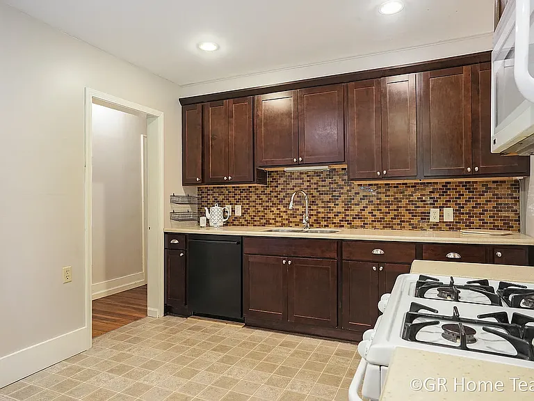 910 Calvin Ave SE — Photo 20