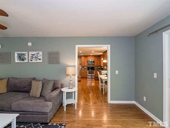 5th image of 504 Calvert Ct