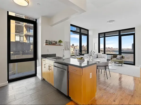 34-46 Vernon Boulevard image 1 of 16