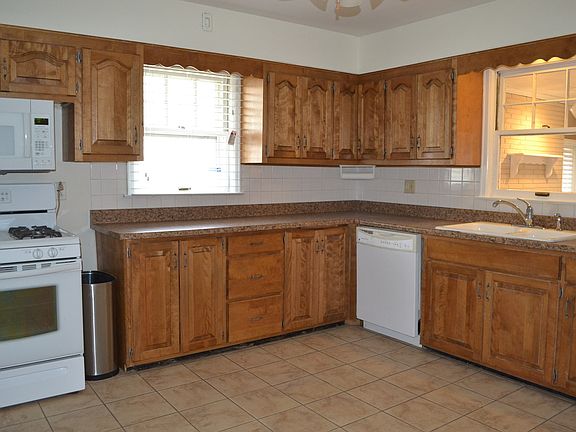 5th image of 3312 N California Ave