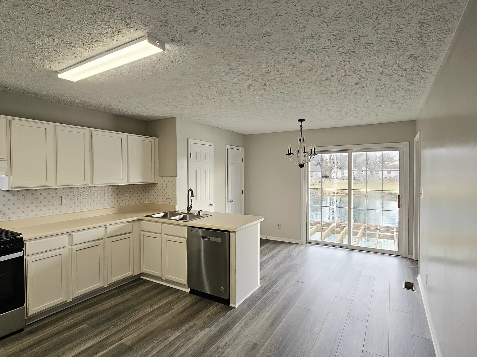 2 bed, 1.5 bath, 1112 sqft, $1,395 — Photo 4