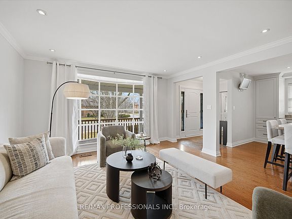 5th image of 2 Thicket Rd