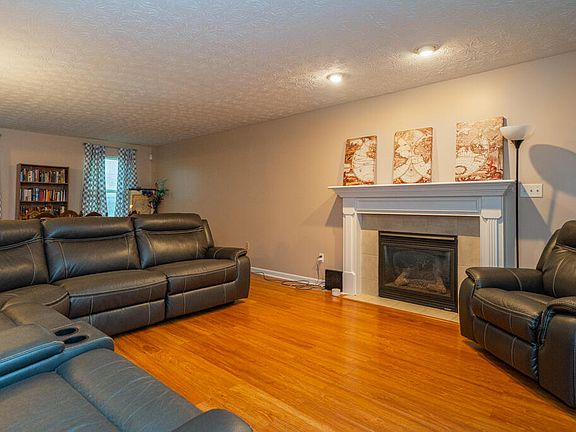 4th image of 4551 Keeneland Ct