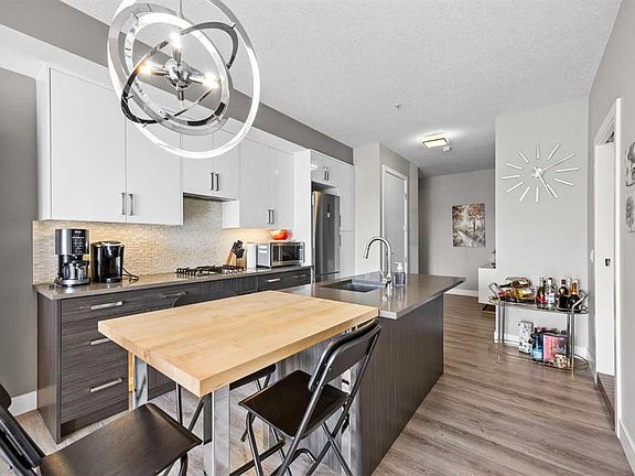 4th image of 1521 N 26th Ave SW #204