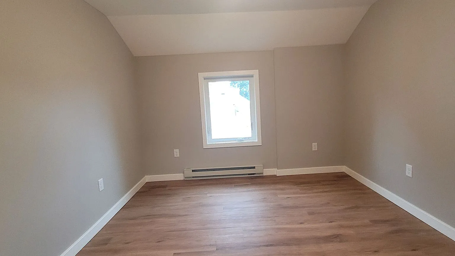 220 Rosedale Ave — Photo 4
