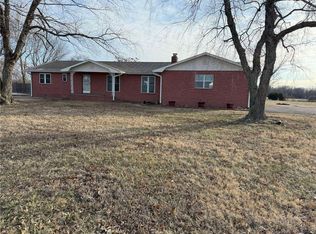 1022 S High School Ave, Columbus, KS 66725