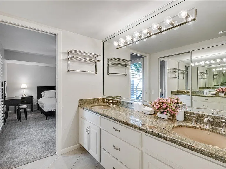 612 W Northgate Dr #612 — Photo 52