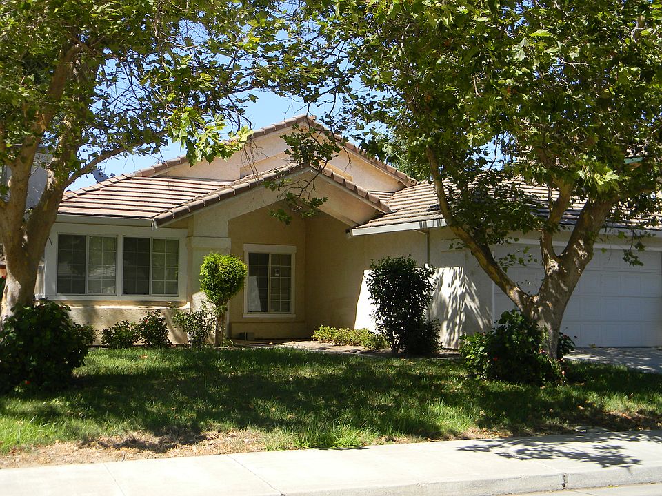 2nd image of 1845 Foxwood Dr
