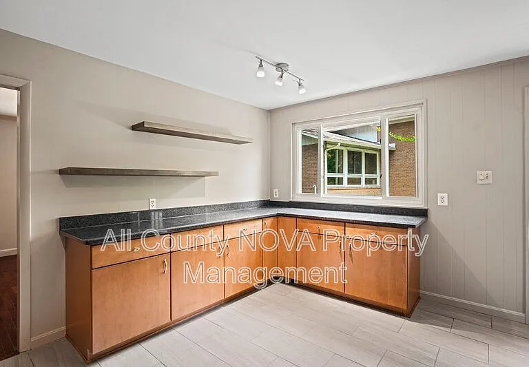 6428 Earlham Dr — Photo 9