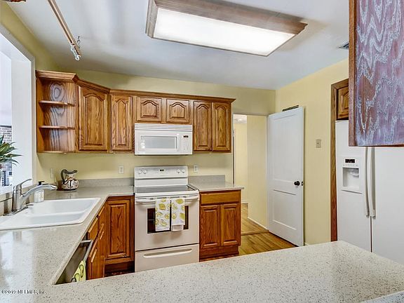 light and bright kitchen