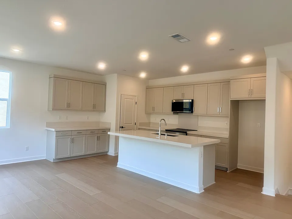 2713 Faye Dr