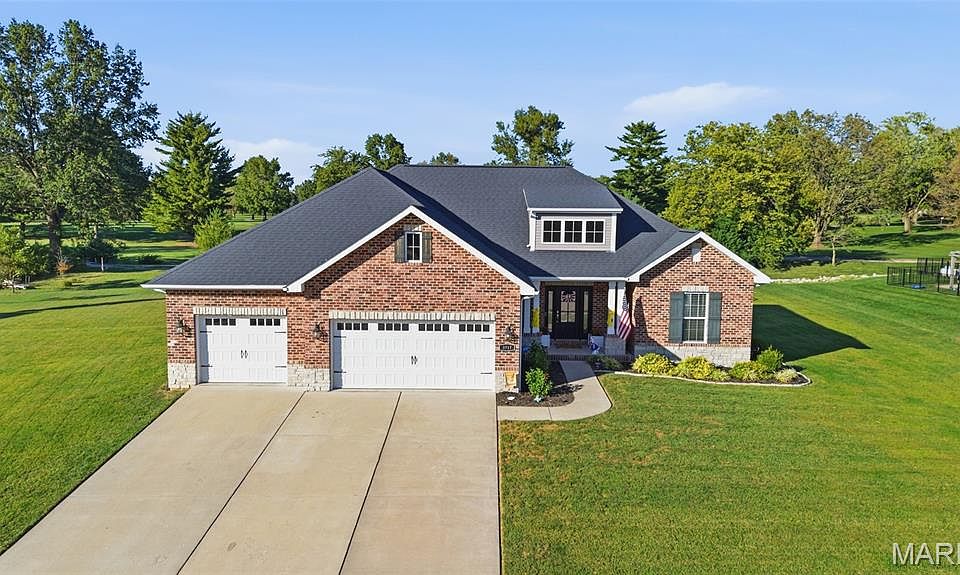 1st image of 3717 Golfview Cir