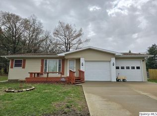 6 Westview Dr, Hamilton, IL 62341