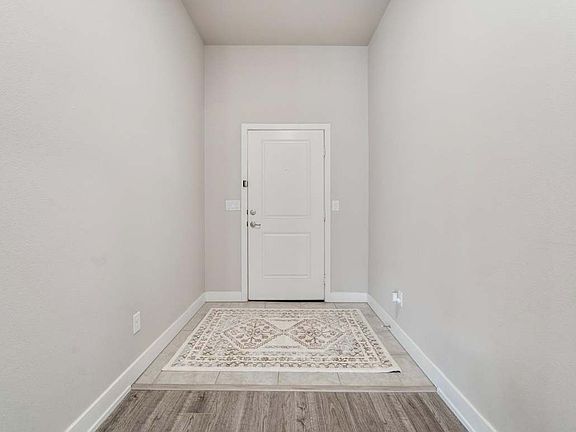 5th image of 13818 Red Springs Ave