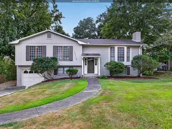 611 Ashwood Ln, Trussville, AL 35173