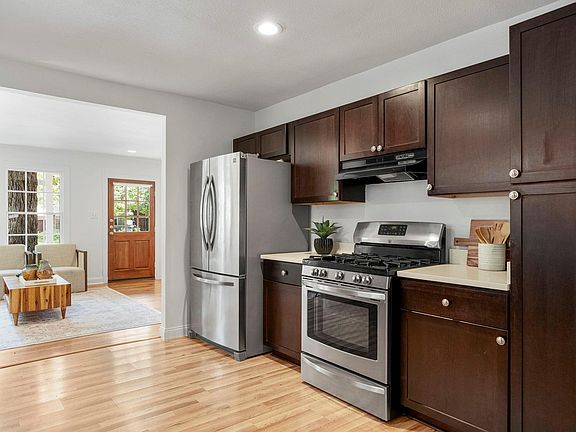 3rd image of 4912 Avenue G