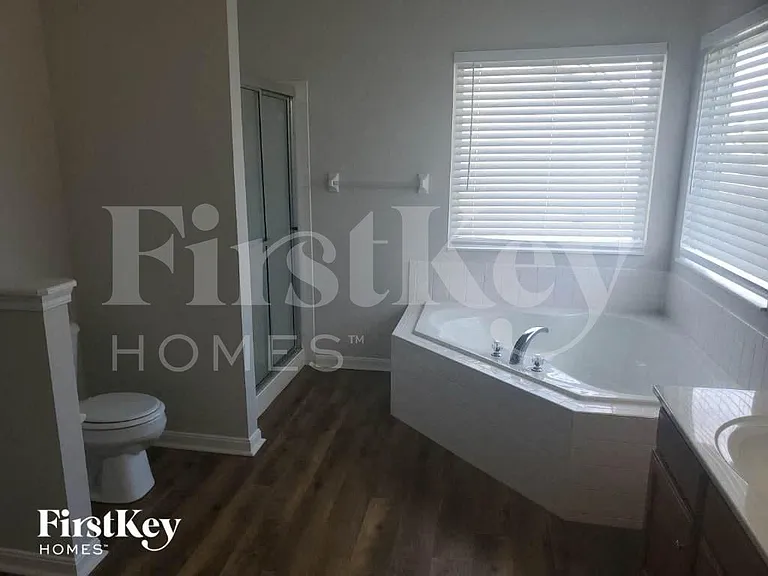 356 Brandon Dr — Photo 32