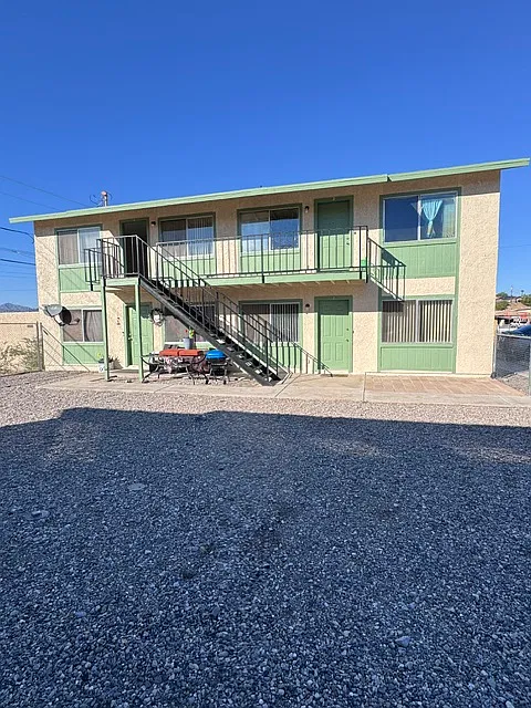 2 bed, $900 — Photo 1