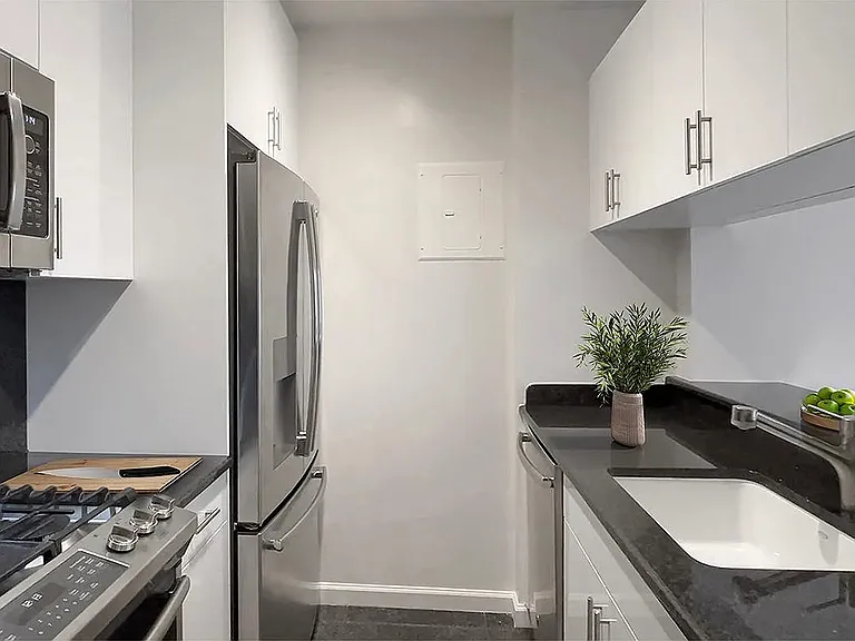 145 E 81st St #11B — Photo 4