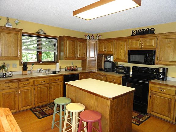 Center Island Eat in Kitchen