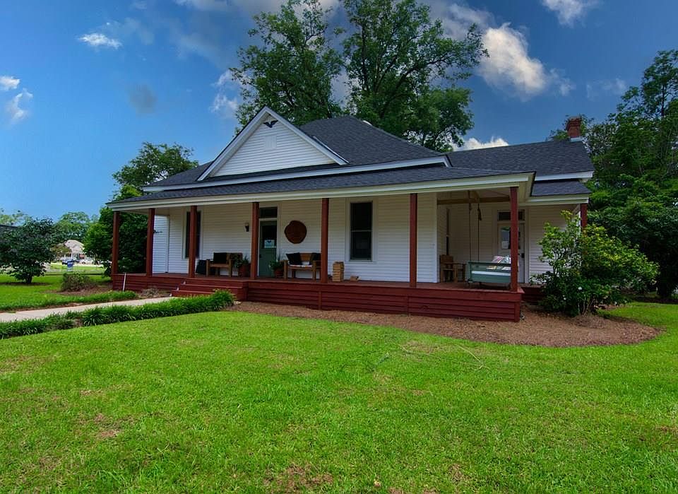 1st image of 322 Fort Ln