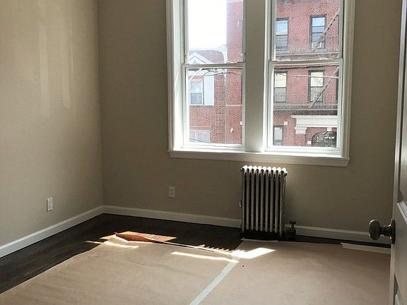 4th image of 2568 33rd St APT 2F