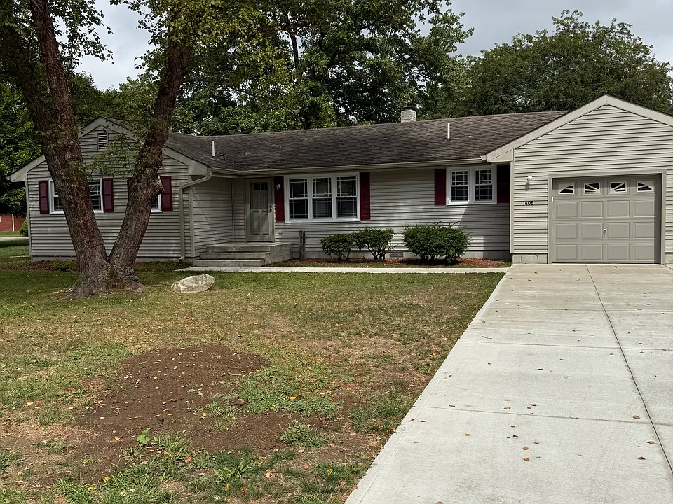 1408 E Maple Dr