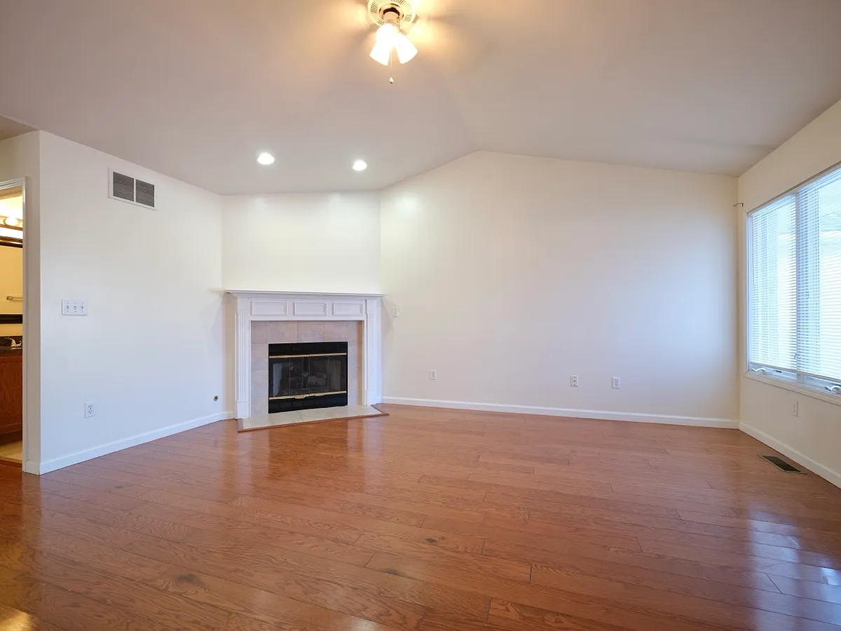 Building Photo - 2823 Cronin Dr