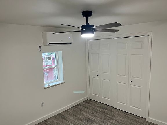 4th image of 2041 Smith St