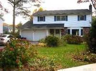 6 Ray Ln, Smithtown, NY 11787