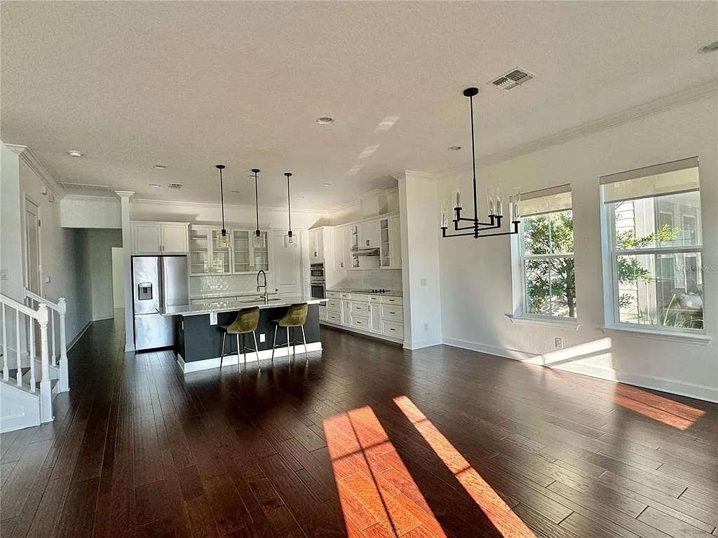 4 bed, 3.0 bath, 2493 sqft, $5,000 — Photo 4