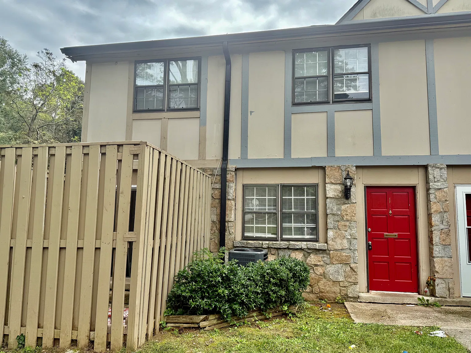 2 bed, 1200 sqft, $1,600 — Photo 1