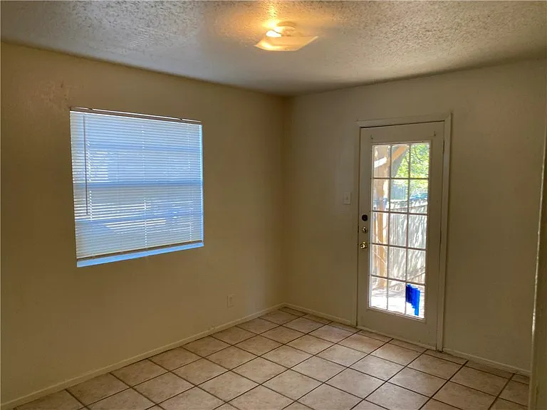 11906 Alpheus Ave #A — Photo 6