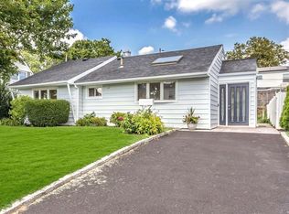 39 Southridge Dr, Glen Cove, NY 11542