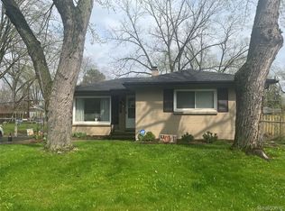 20934 Poinciana St, Southfield, MI 48033