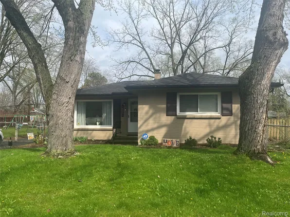 20934 Poinciana St, Southfield, MI 48033