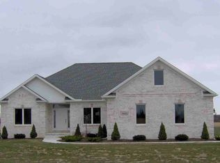 9920 Lazy Oak Dr, Carleton, MI 48117