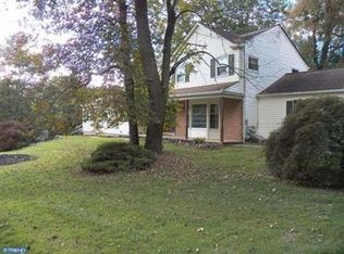 201 N Lochwood La, West Chester, PA 19380