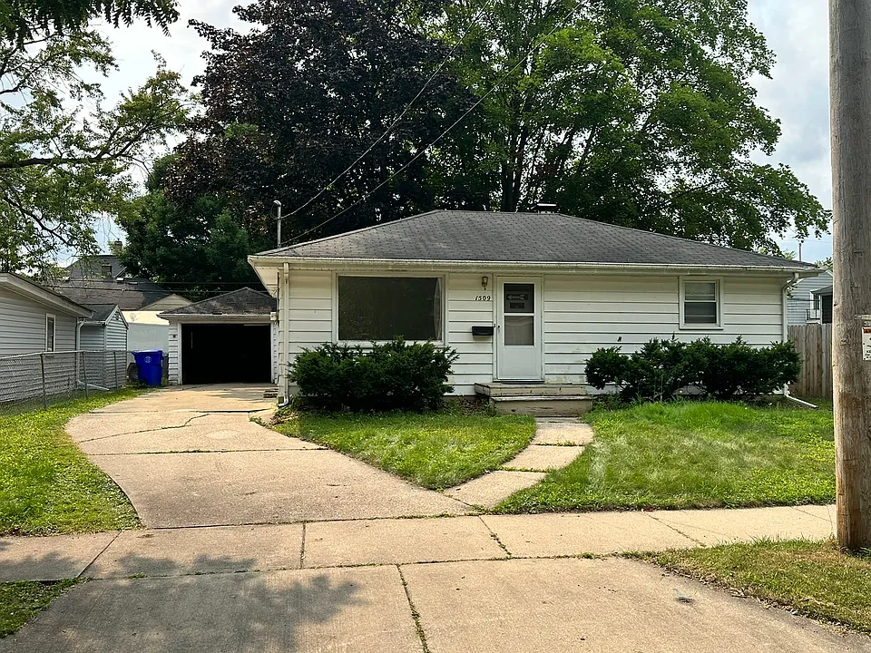 1509 N Superior St