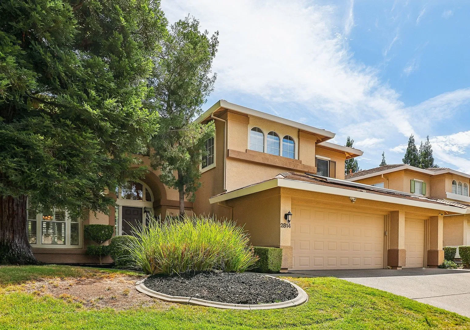 Spacious 4-Bedroom, 3-Bathroom Home with Private Pool in Roseville — Photo 3