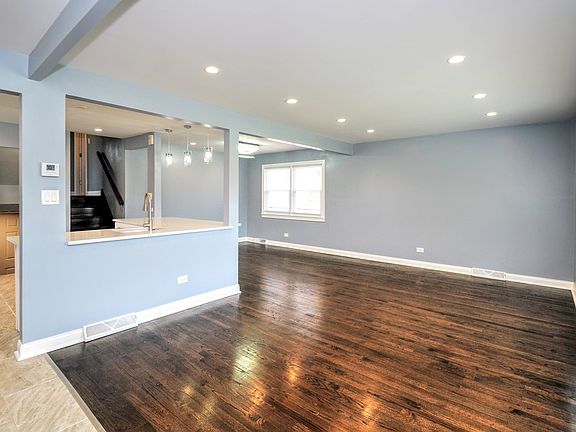 3rd image of 14504 Blackstone Ave